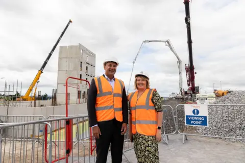 Michael O’Sullivan/OSM photography Taoiseach Leo Varadkar with Cathy Kearney, Apple’s VP European Operations in Cork