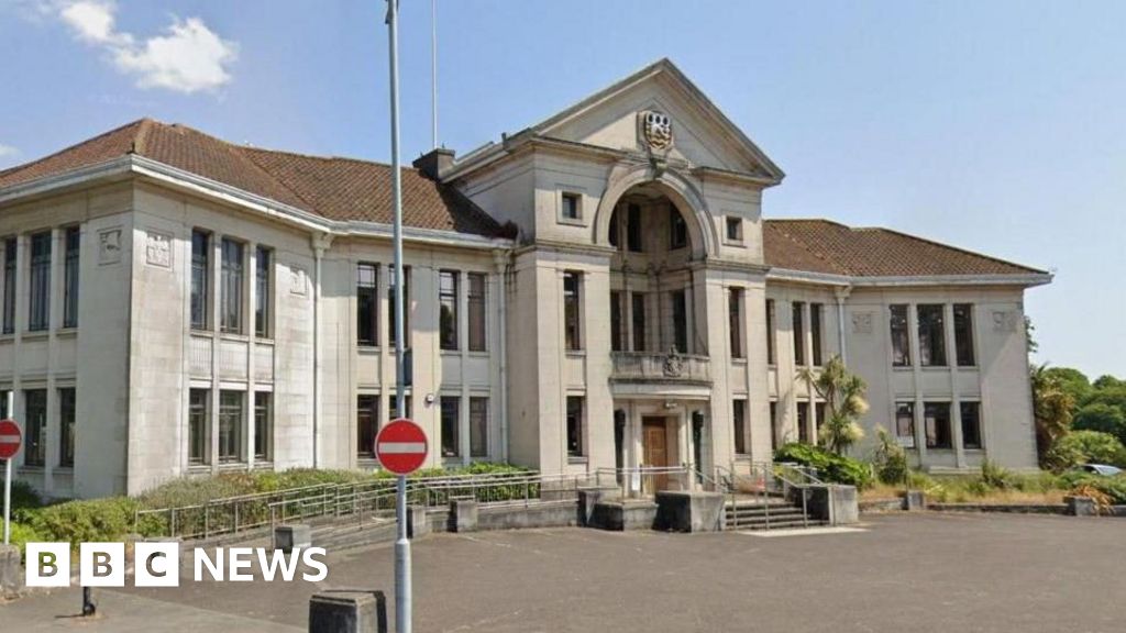 Poole Civic Centre sale halted for new review Poole Civic Centre sale halted for new review