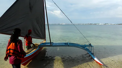 Students at WAM prepare a traditional canoe, Marshall Islands