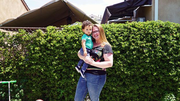 The single mums who live together on ‘mommunes’ The single mums who live together on ‘mommunes’