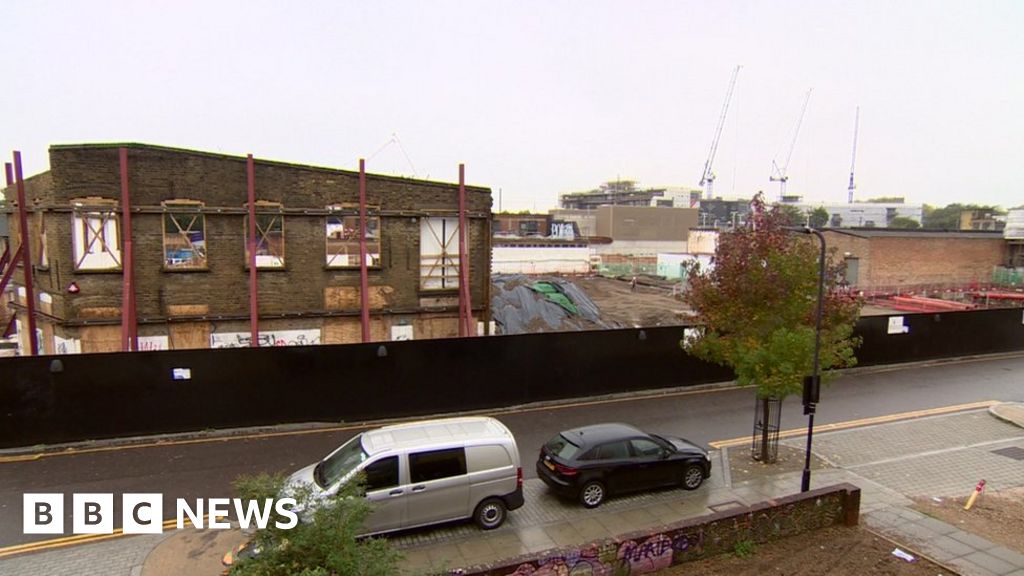 ‘Horrific smell’ halts construction near Olympic Park ‘Horrific smell’ halts construction near Olympic Park