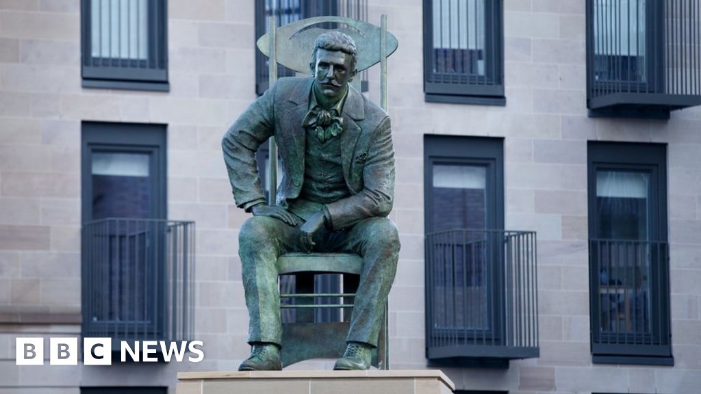 Mackintosh statue unveiled on anniversary of his death