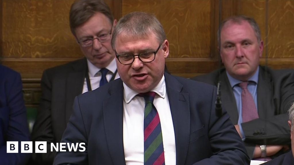 PM accused of ‘throwing veterans to the wolves’