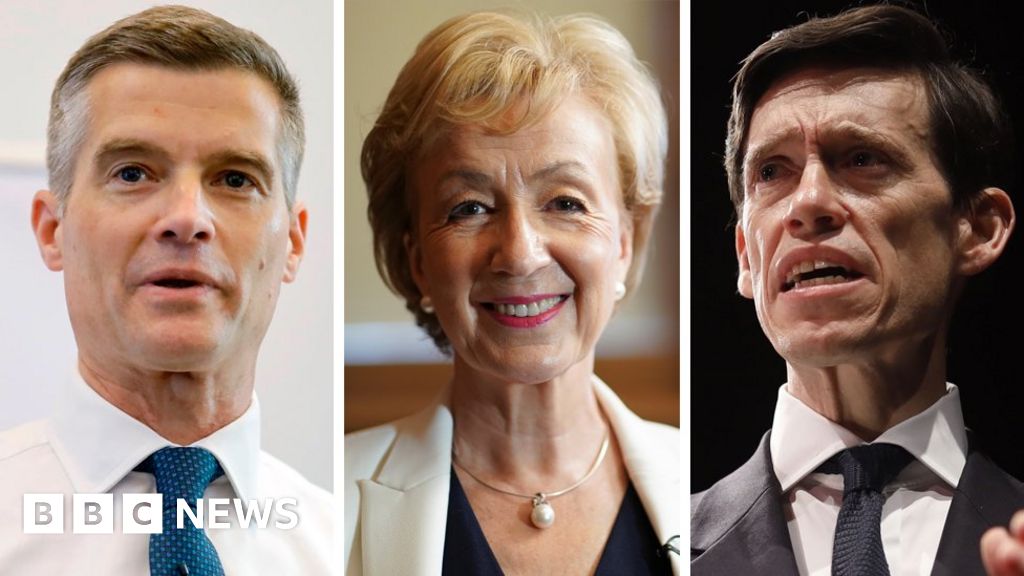 Tory leadership rivals split over Brexit deadline Tory leadership rivals split over Brexit deadline