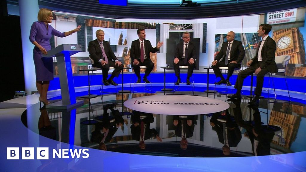 Rivals clash over Irish border Brexit plans Rivals clash over Irish border Brexit plans