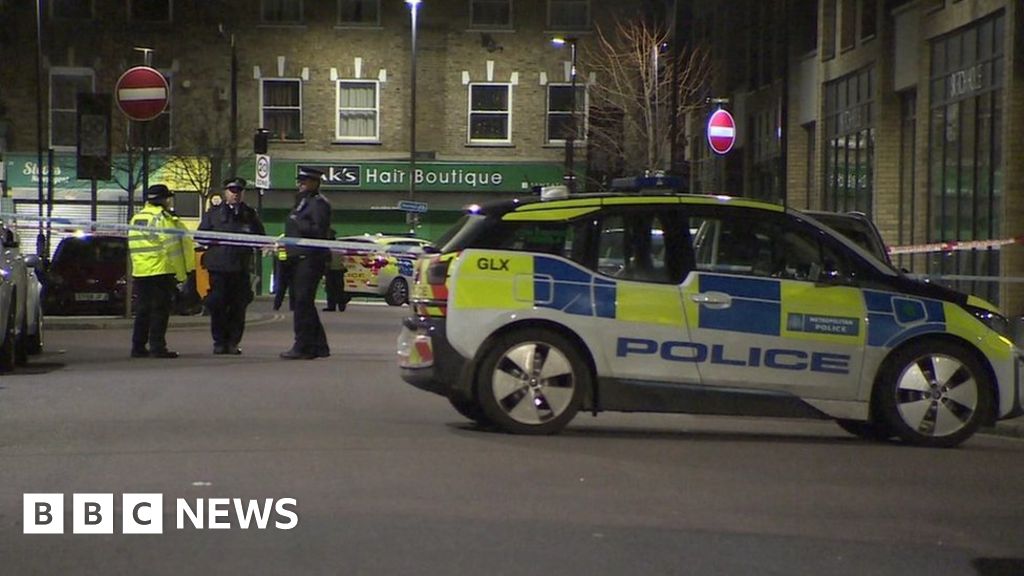 Deliveroo rider stabbed to death in Finsbury Park Deliveroo rider stabbed to death in Finsbury Park