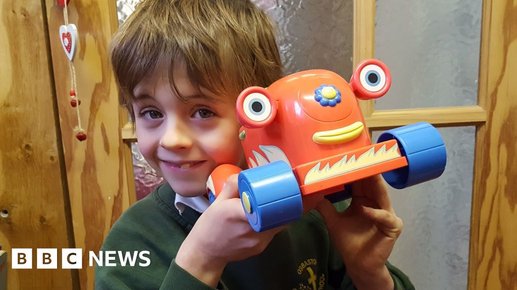 Boy, 7, dies after being hit by minibus in Monmouth Boy, 7, dies after being hit by minibus in Monmouth