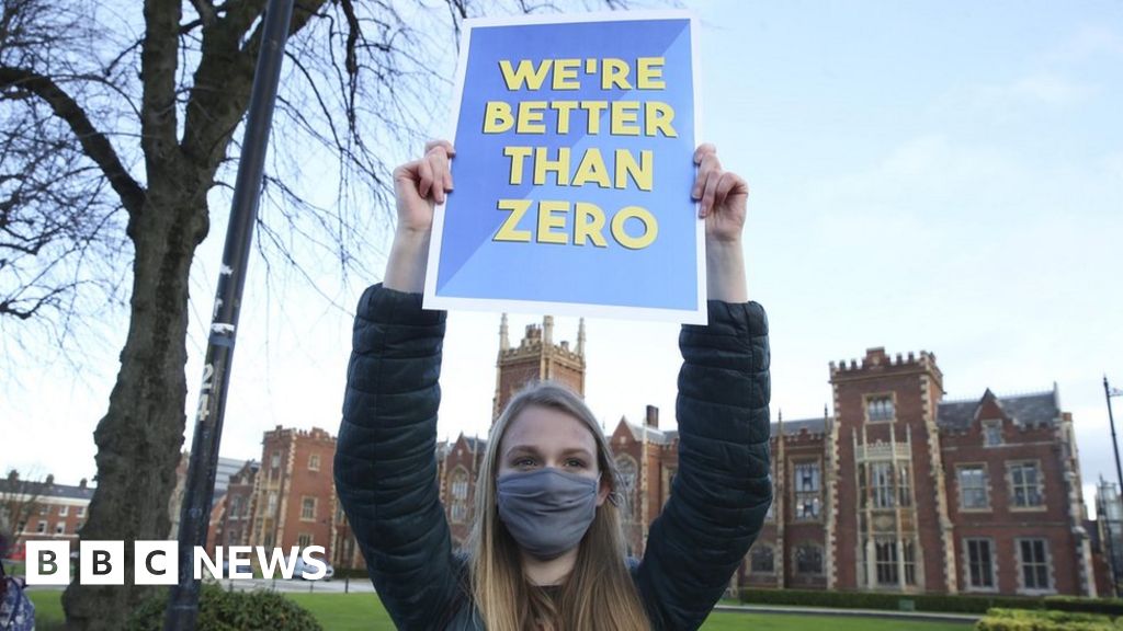 QUB student union staff in plea over furlough pay