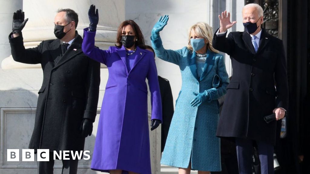 Inauguration fashion: Purple, pearls, and mittens Inauguration fashion: Purple, pearls, and mittens