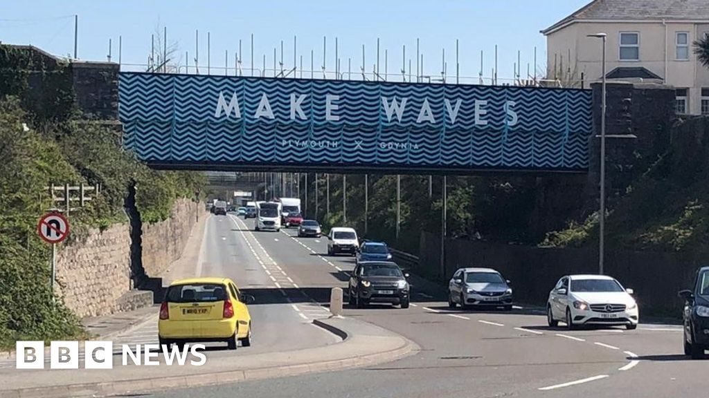 New look design in twinning tribute New look design in twinning tribute