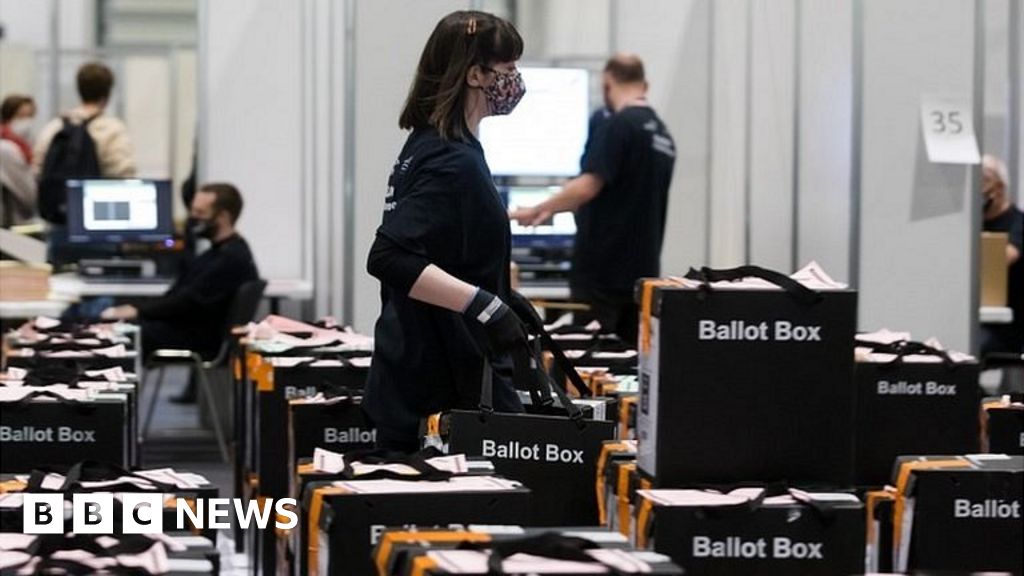 Conservatives make gains on English councils