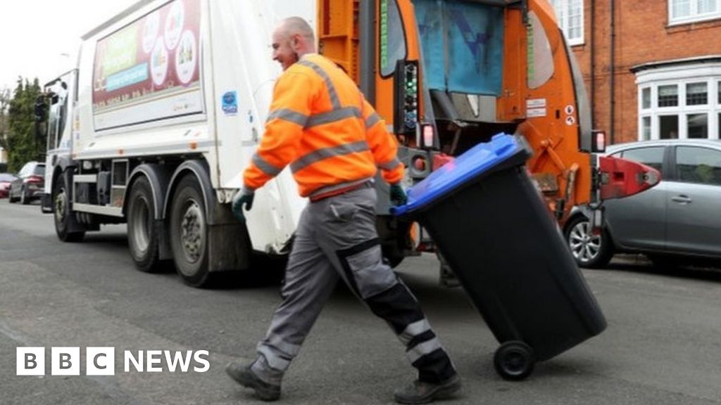 Garden bin collections delayed to 2022 due to driver shortage Garden bin collections delayed to 2022 due to driver shortage
