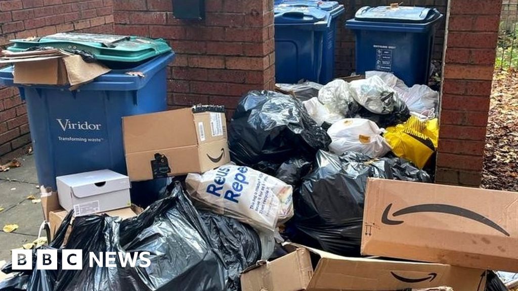 Christmas bin strike warning in Glasgow as pay offer rejected