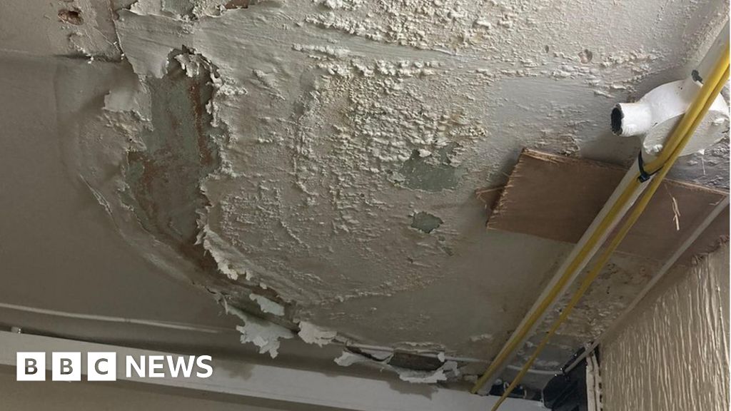 Tenants in mouldy Oldbury flats offered new homes Tenants in mouldy Oldbury flats offered new homes