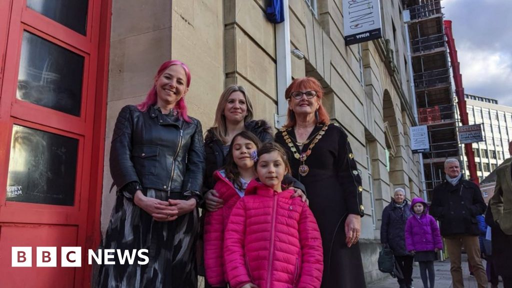 Plaque unveiled for women’s rights campaigner