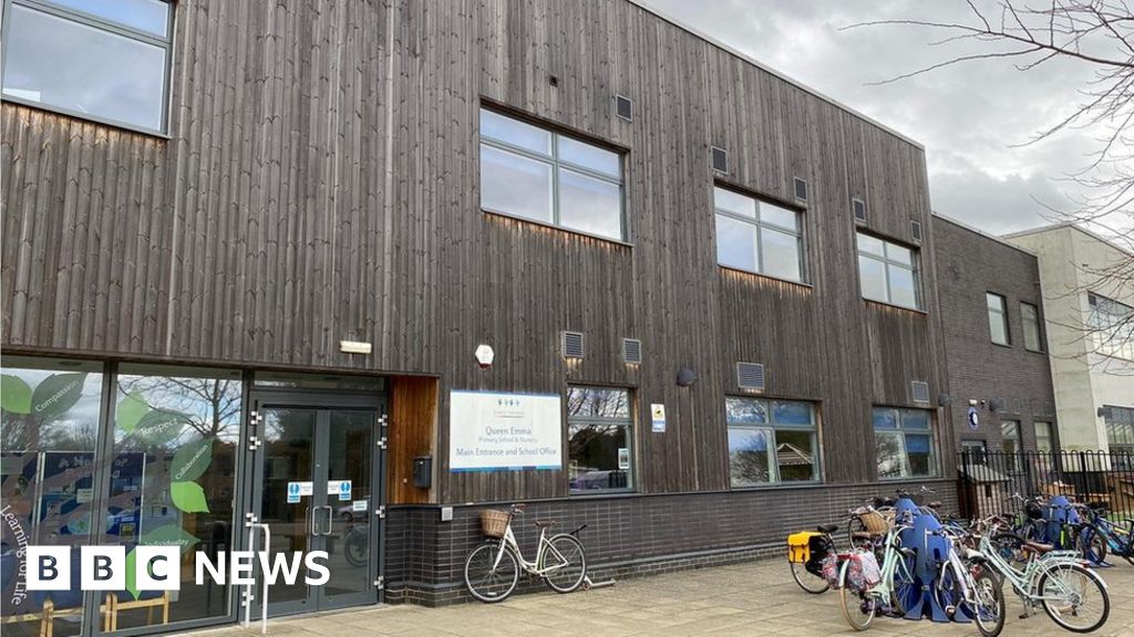 Cambridge primary school in row over inadequate rating Cambridge primary school in row over inadequate rating