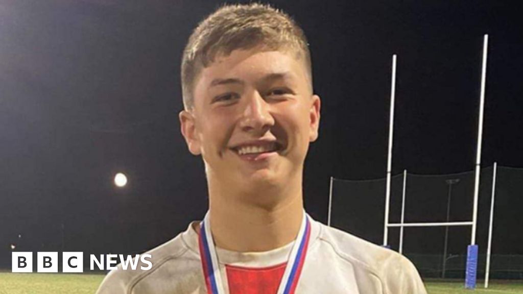 Charity walk raises heart funds after teen’s death Charity walk raises heart funds after teen’s death