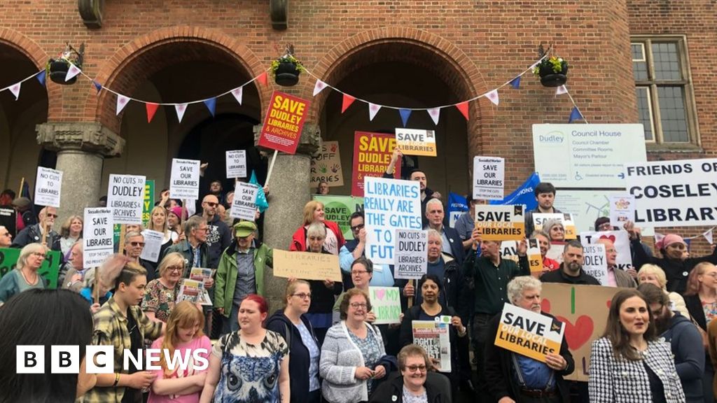 Huge crowd gathers for Dudley library cuts protest