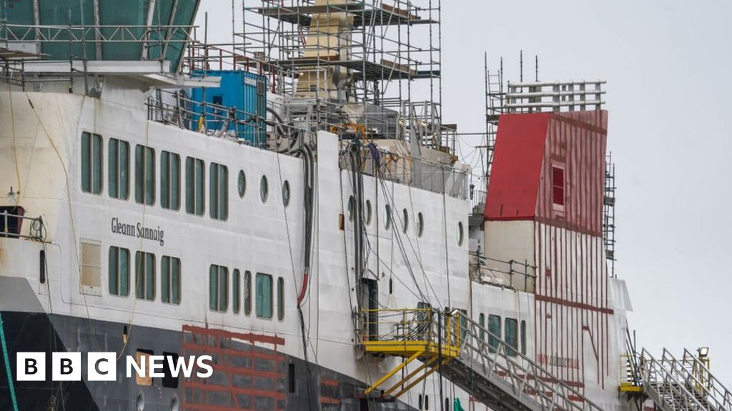 Bosses at ferry fiasco shipyard to receive bonuses