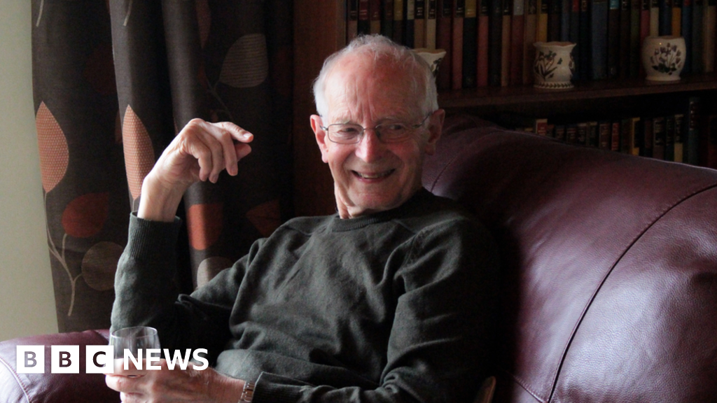 ‘Inspirational’ founder of Bristol Hawks Gymnastics dies aged 90 ‘Inspirational’ founder of Bristol Hawks Gymnastics dies aged 90