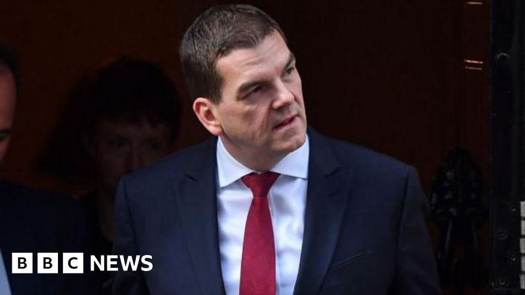 Ex-Brexit negotiator Sir Oliver Robins to be Foreign Office chief Ex-Brexit negotiator Sir Oliver Robins to be Foreign Office chief