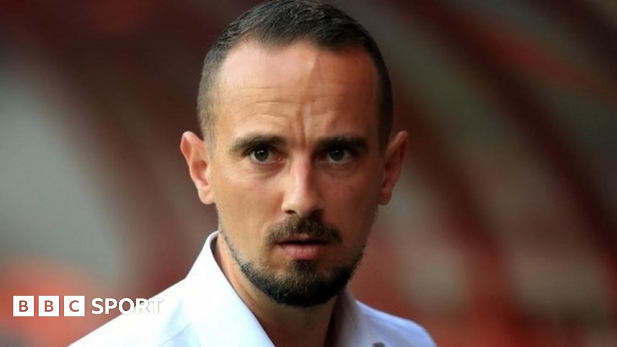 Mark Sampson: FA was warned about employing England women’s manager Mark Sampson: FA was warned about employing England women’s manager