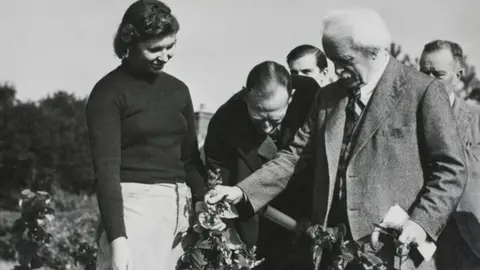 Baroness Trumpington The young Jean Campbell-Harris with David Lloyd George
