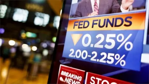 EPA TV screen shows news of Fed interest rate cut