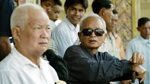 Reuters Nuon Chea, right, and Khieu Samphan at the cremation of Pol Pots first wife in 2003