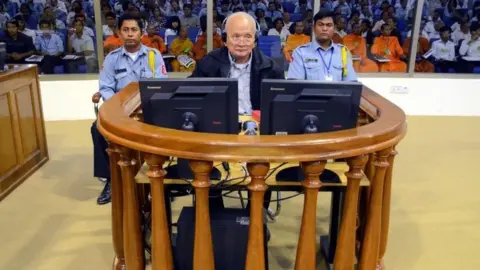 AFP Nuon Chea at the Khmer Rouge tribunal in 2011