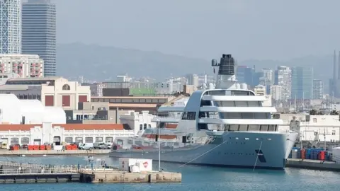 Reuters Solaris, superyacht