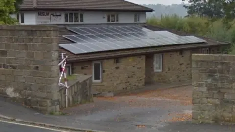 Google Huddersfield Community Nursery (Al-Nasiha), is based within Clare Hill Centre