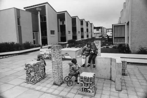 David Harding Dugs Cemetery in Pitteuchar, Glenrothes