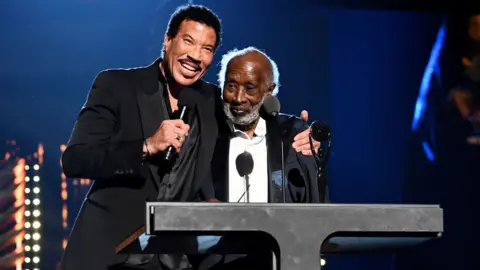 Getty Images Lionel Richie helps induct Avant to the Rock and Roll Hall of Fame in 2021