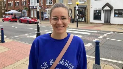 Alex Pope/BBC Julia Oliveria