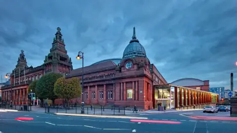 Glasgow City Council The Kelvin Hall - a red sandstone building in Glasgow. A modern glass annex is added onto the side of the historic building. 