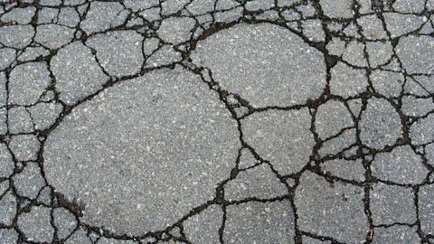 Alamy In areas with pronounced heat gaps, there are usually fewer parks and green spaces that provide coolness and shade, and more paved areas to absorb heat (Credit: Alamy)