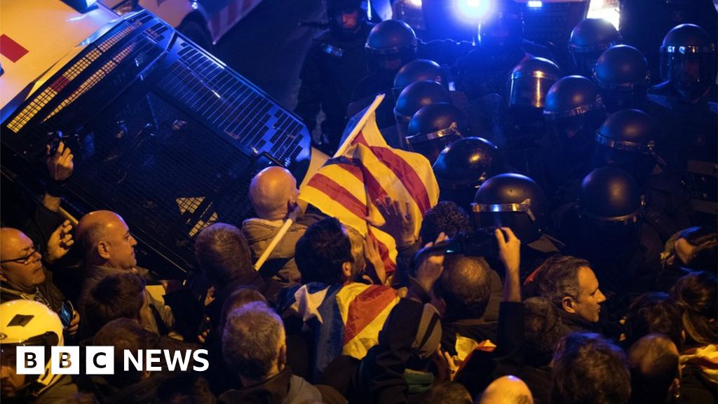 Spain Catalonia: Five separatist leaders detained Spain Catalonia: Five separatist leaders detained