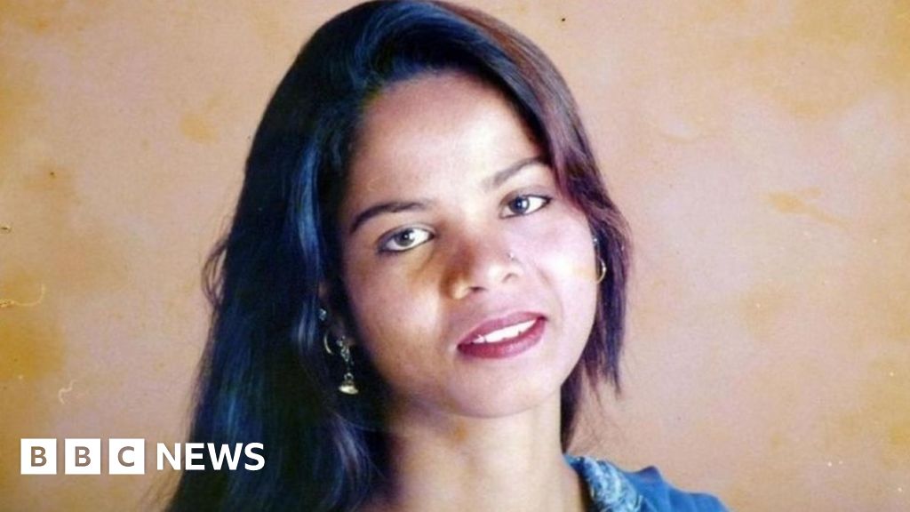 Imran Khan attacks hardliners over court case Imran Khan attacks hardliners over court case