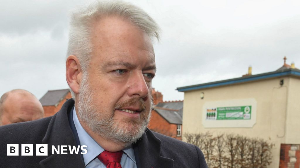 Carwyn Jones considered quitting over Carl Sargeant death Carwyn Jones considered quitting over Carl Sargeant death