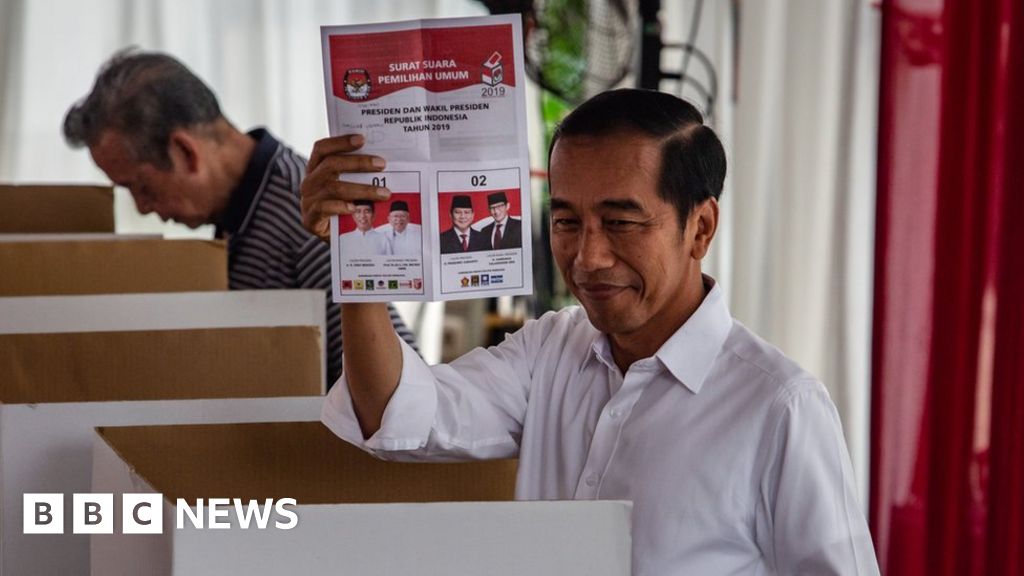 Widodo leads presidential race, polls suggest Widodo leads presidential race, polls suggest