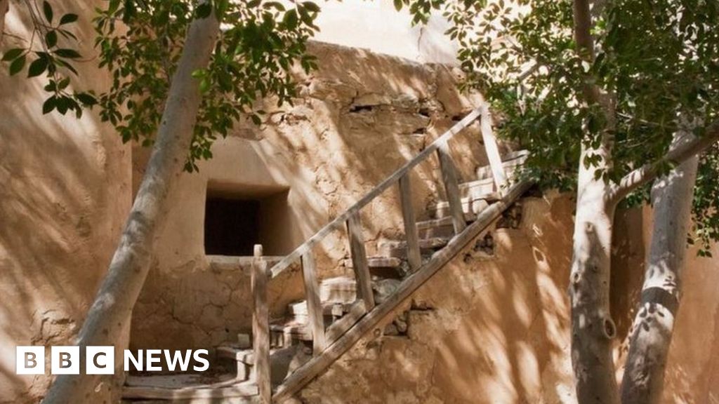 Egypt Coptic monks sentenced to death for killing bishop