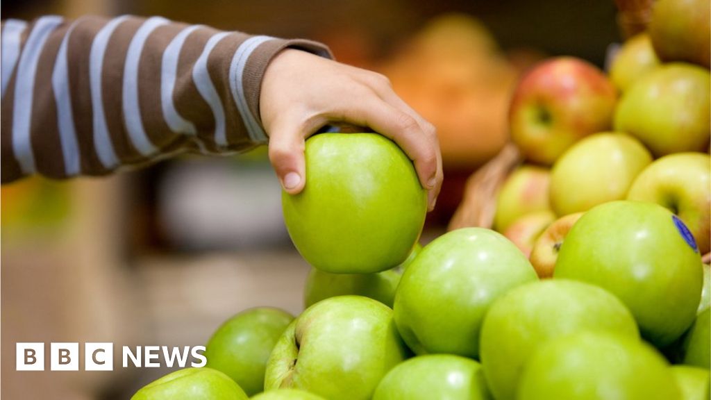 NI schoolchildren ‘should receive free fruit or veg’ NI schoolchildren ‘should receive free fruit or veg’