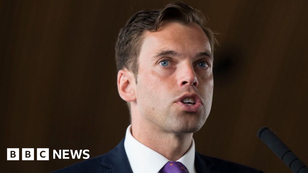 Wales’ politicians could be able to split roles Wales’ politicians could be able to split roles