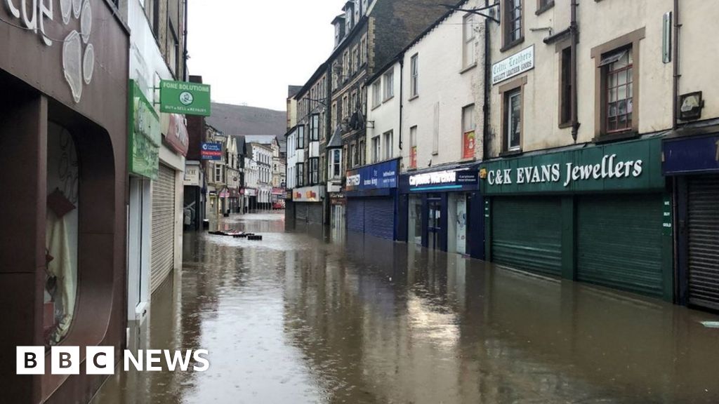 Floods hit 1,000 properties in Rhondda Cynon Taff Floods hit 1,000 properties in Rhondda Cynon Taff