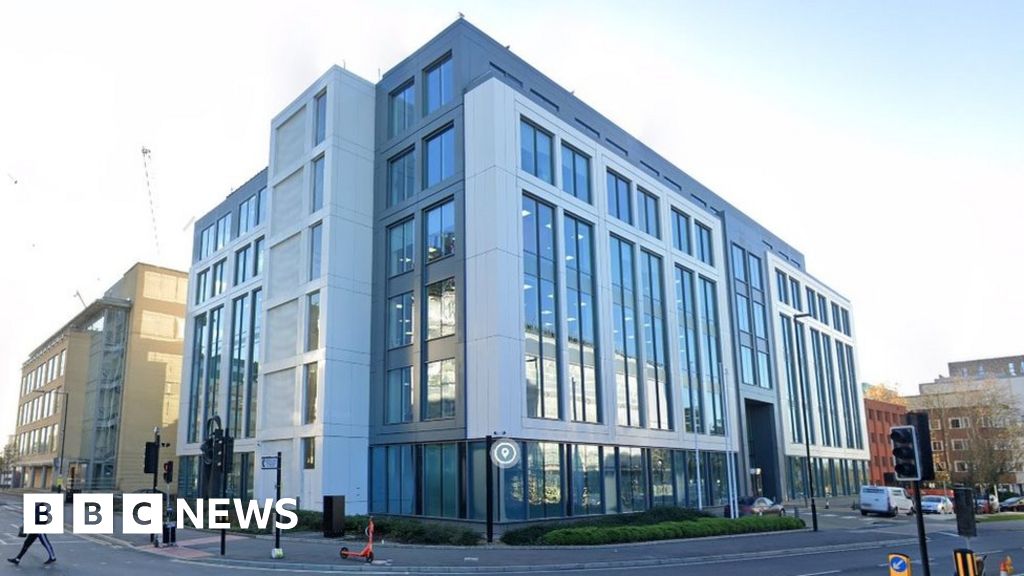Slough Borough Council to leave £39m HQ four years after moving in