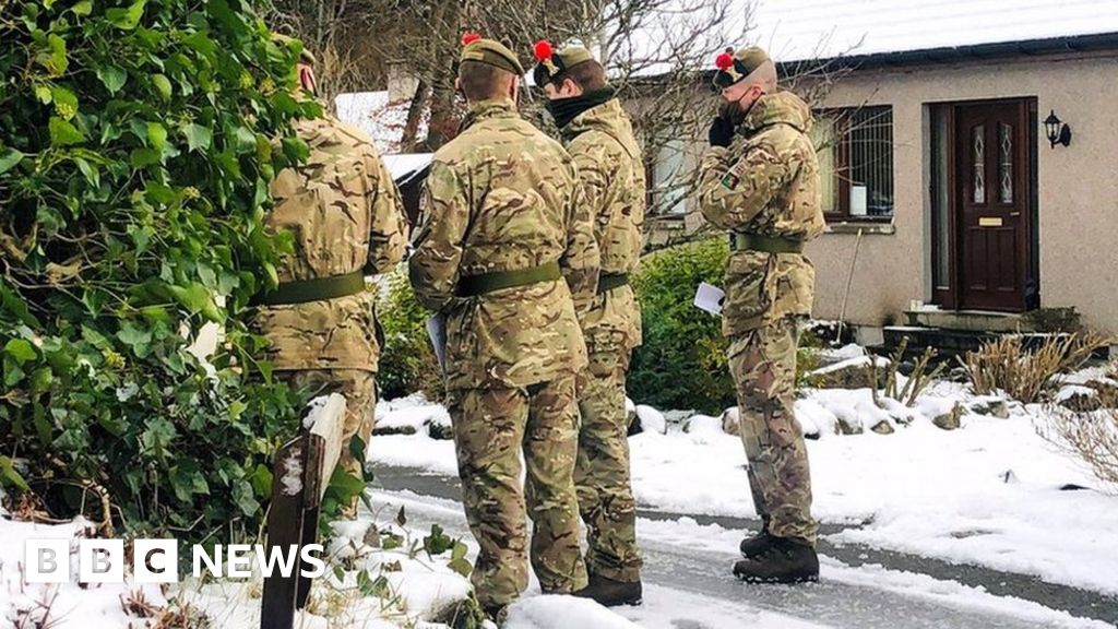 Military personnel helping recovery in Aberdeenshire Military personnel helping recovery in Aberdeenshire