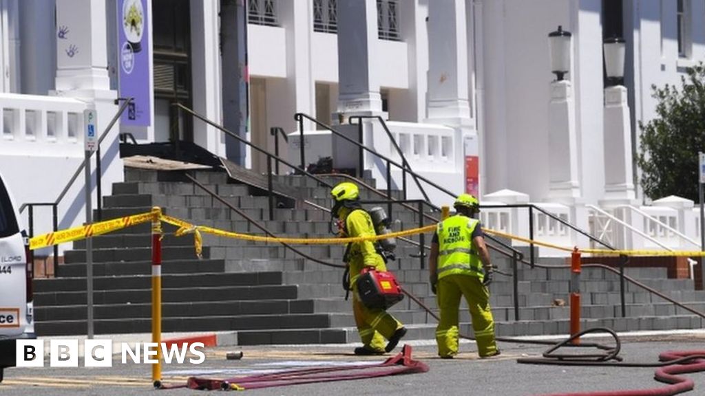Protesters set Old Parliament House in Canberra on fire Protesters set Old Parliament House in Canberra on fire