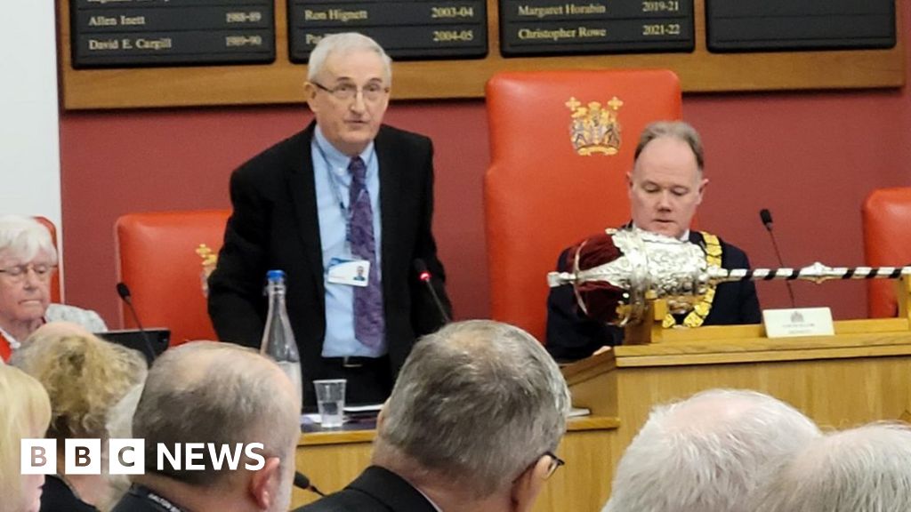 Halton Council approves cuts to services to save £6.88m Halton Council approves cuts to services to save £6.88m