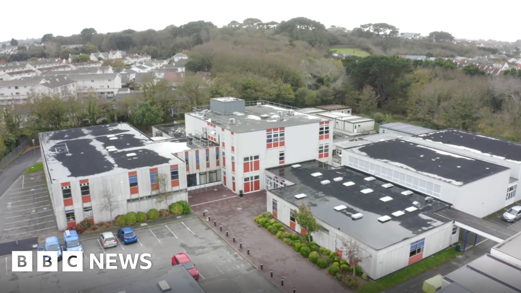 Guernsey High School receives mixed Ofsted report Guernsey High School receives mixed Ofsted report
